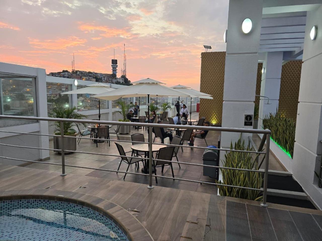Puerto Santa Ana Suites Guayaquil Kültér fotó